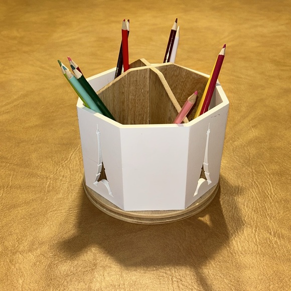 Eiffel Tower Pencil/storage holder - Picture 2 of 3